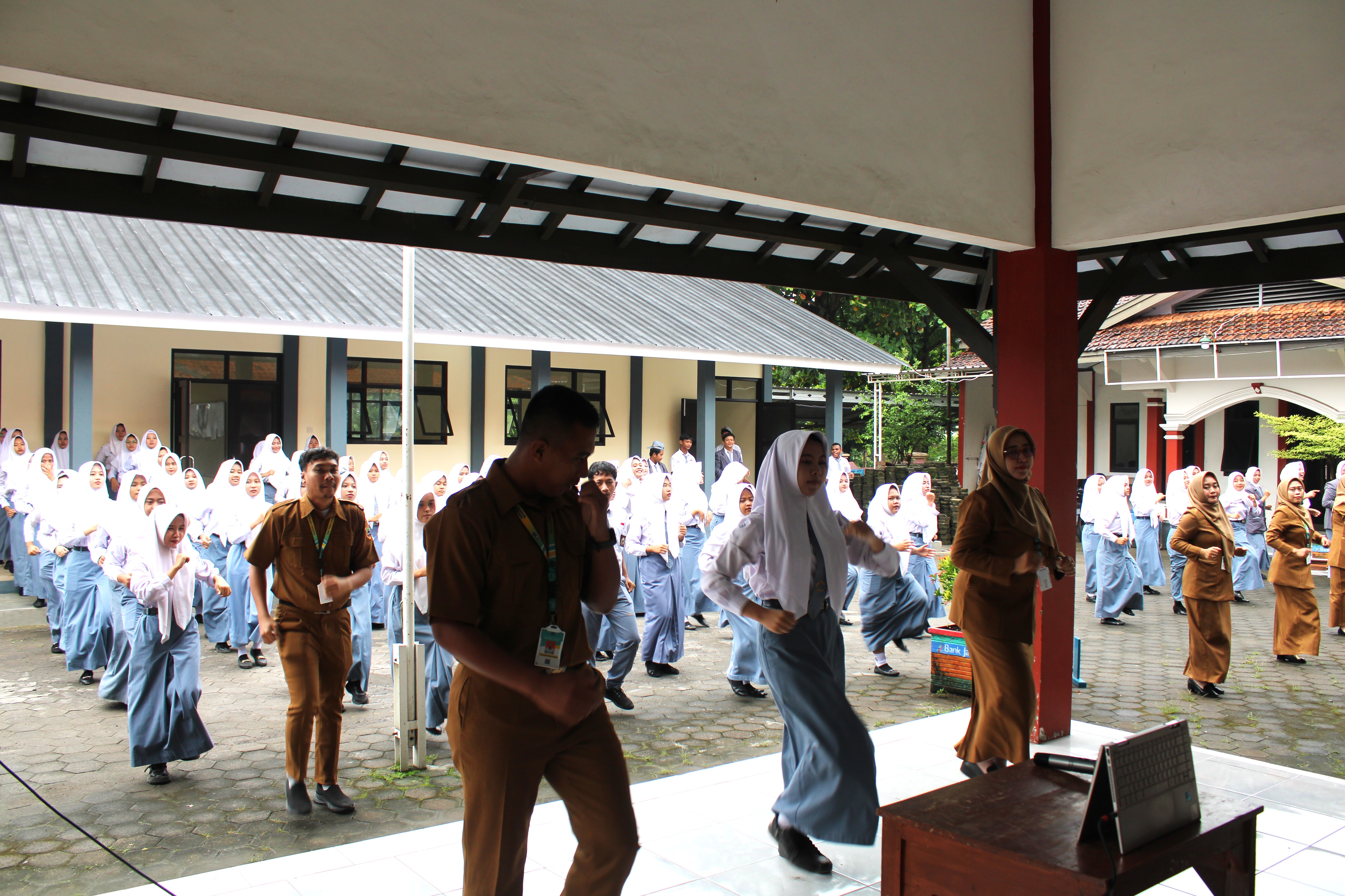 Senam Pagi Hari Pertama Semester Genap Tahun Pelajaran 2025/2026